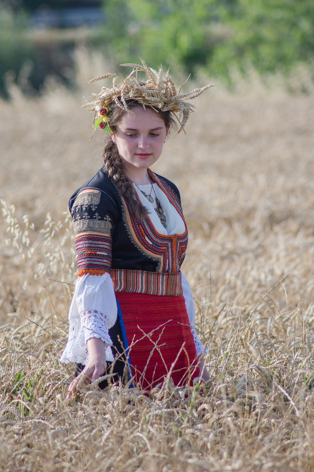 Ein Mädchen auf dem Feld