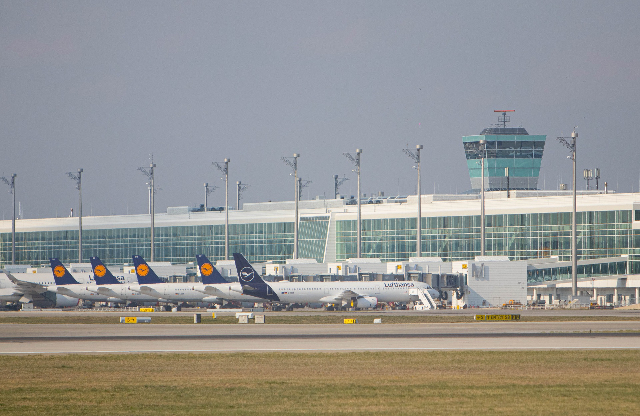 Die Zeit in Corona, Flugzeuge